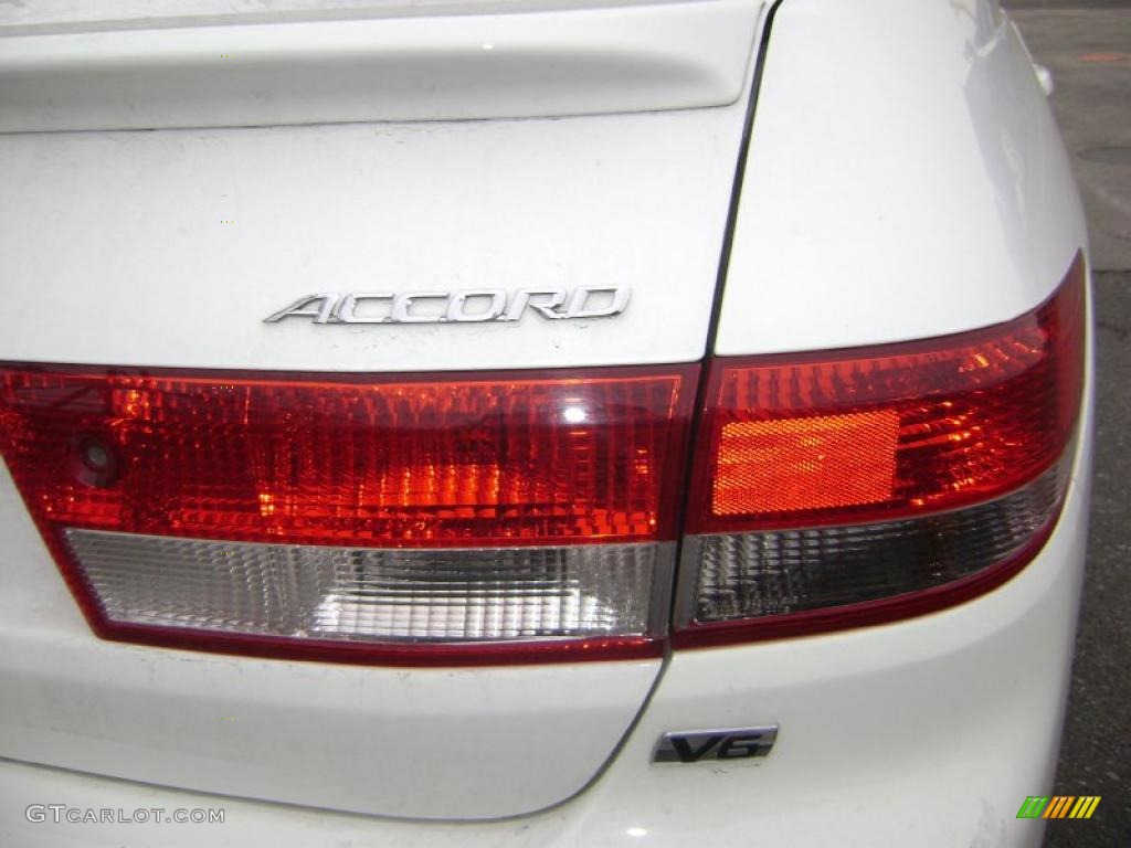 2004 Accord EX V6 Sedan - Taffeta White / Ivory photo #9