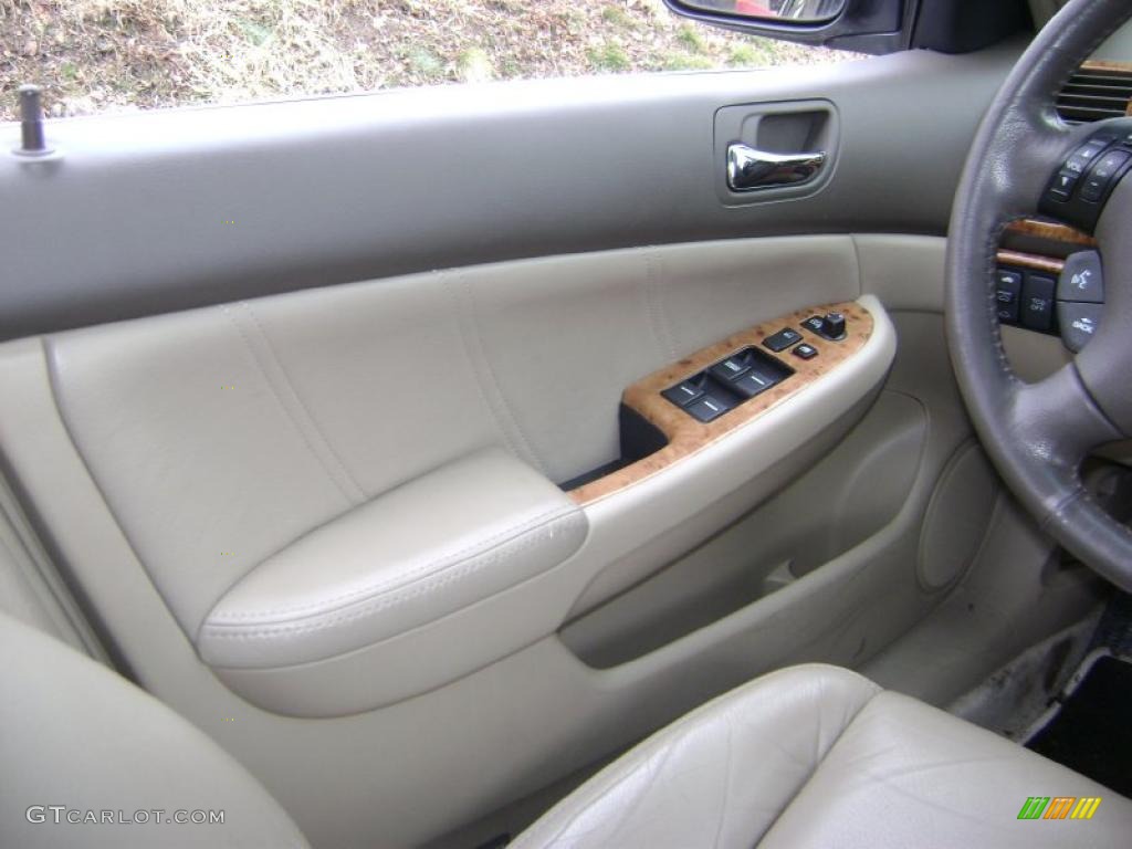 2004 Accord EX V6 Sedan - Taffeta White / Ivory photo #23