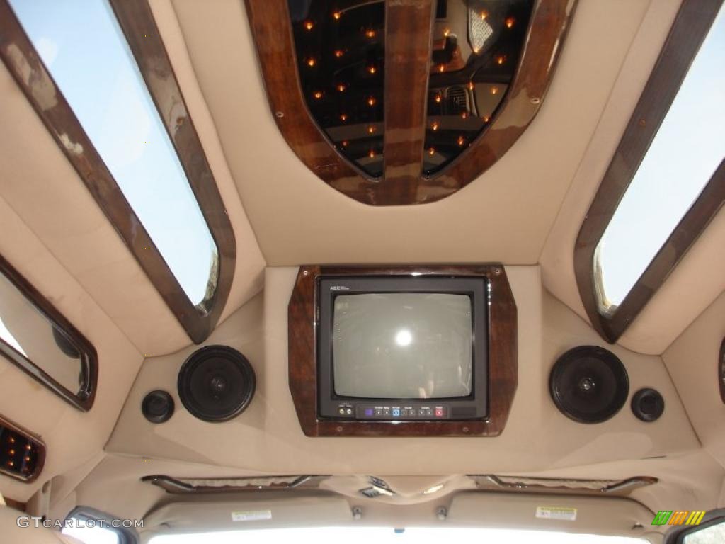 2002 Ram Van 1500 Passenger Conversion - Director Red Metallic / Sandstone photo #18