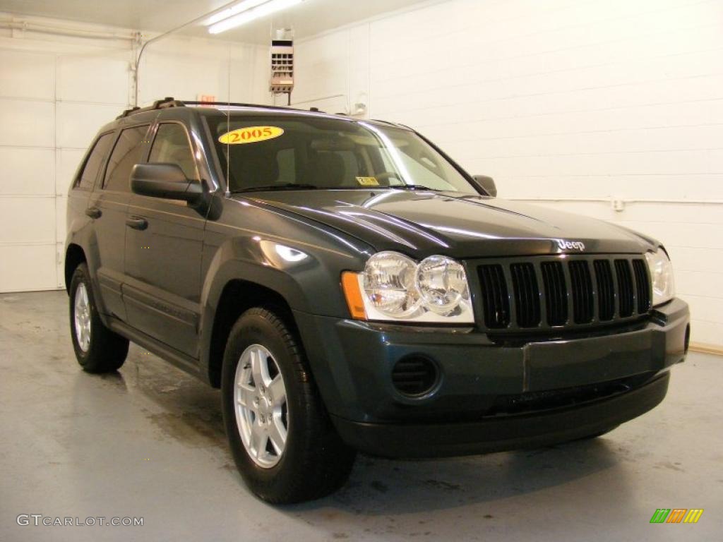 2005 Grand Cherokee Laredo - Deep Beryl Green Pearl / Khaki photo #3