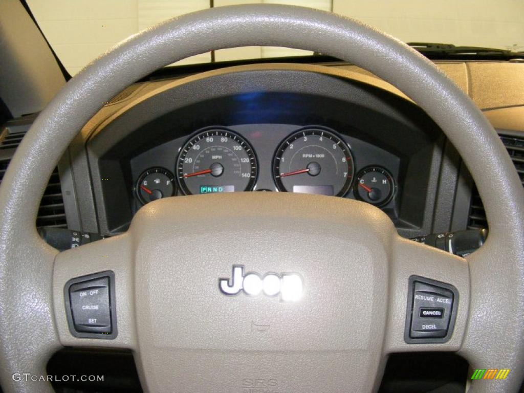 2005 Grand Cherokee Laredo - Deep Beryl Green Pearl / Khaki photo #8