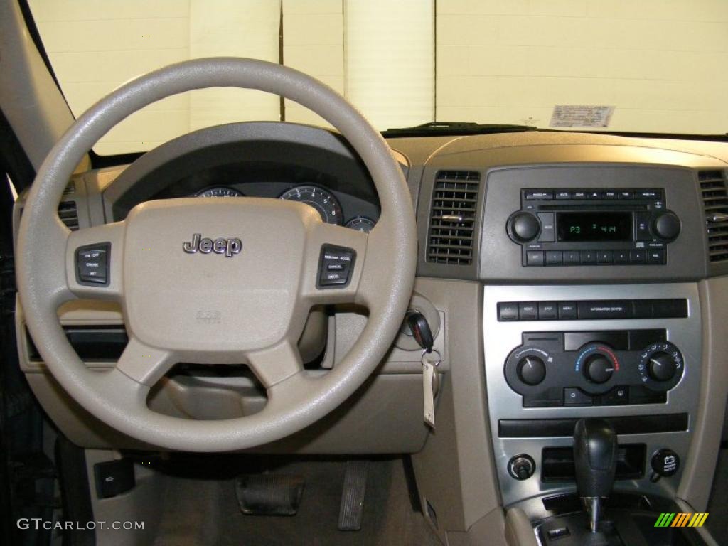 2005 Grand Cherokee Laredo - Deep Beryl Green Pearl / Khaki photo #9