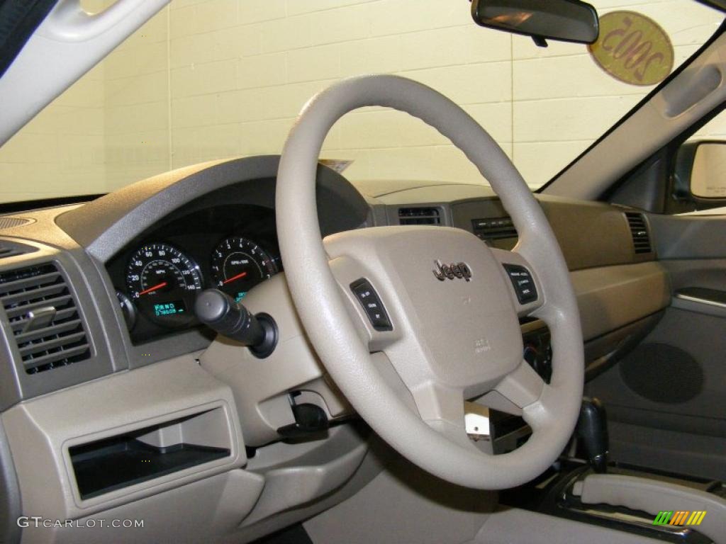 2005 Grand Cherokee Laredo - Deep Beryl Green Pearl / Khaki photo #10