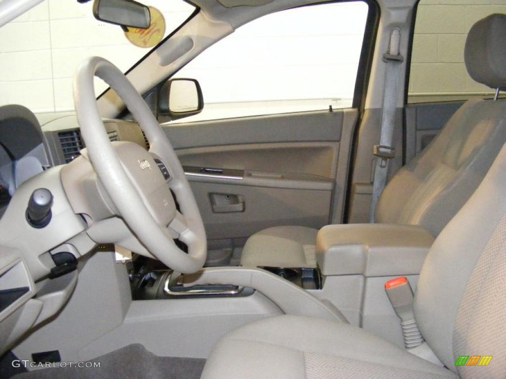 2005 Grand Cherokee Laredo - Deep Beryl Green Pearl / Khaki photo #11
