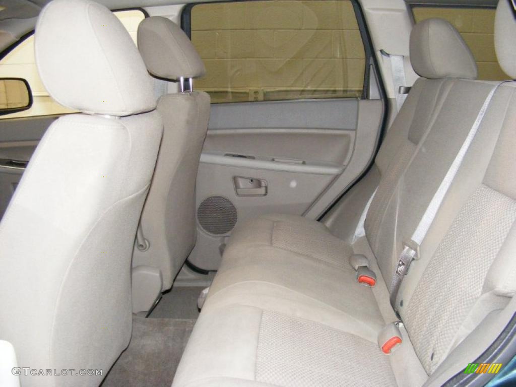2005 Grand Cherokee Laredo - Deep Beryl Green Pearl / Khaki photo #14