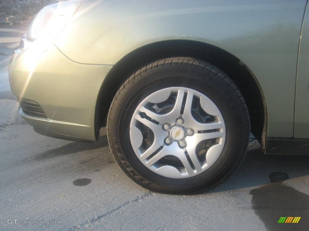 2005 Malibu Sedan - Silver Green Metallic / Neutral Beige photo #13