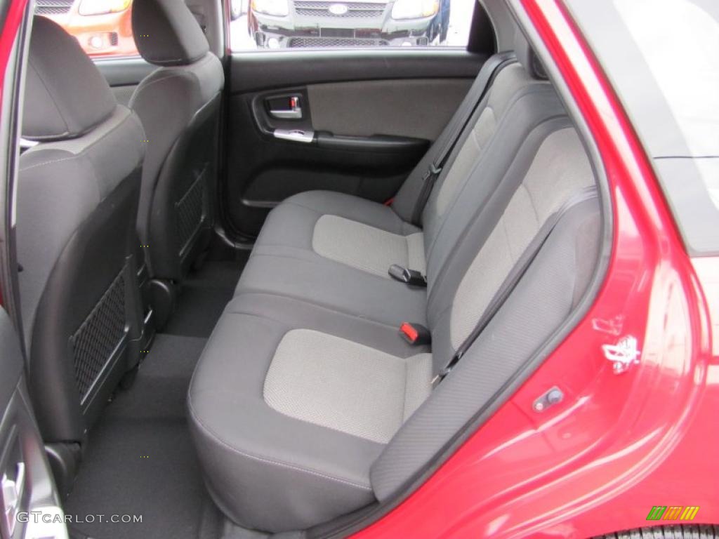 2008 Spectra 5 SX Wagon - Classic Red / Black photo #17