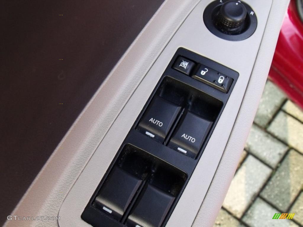 2007 300 C HEMI - Inferno Red Crystal Pearlcoat / Dark Slate Gray/Light Graystone photo #12