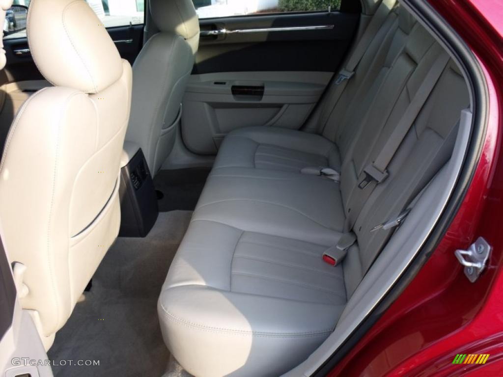 2007 300 C HEMI - Inferno Red Crystal Pearlcoat / Dark Slate Gray/Light Graystone photo #14