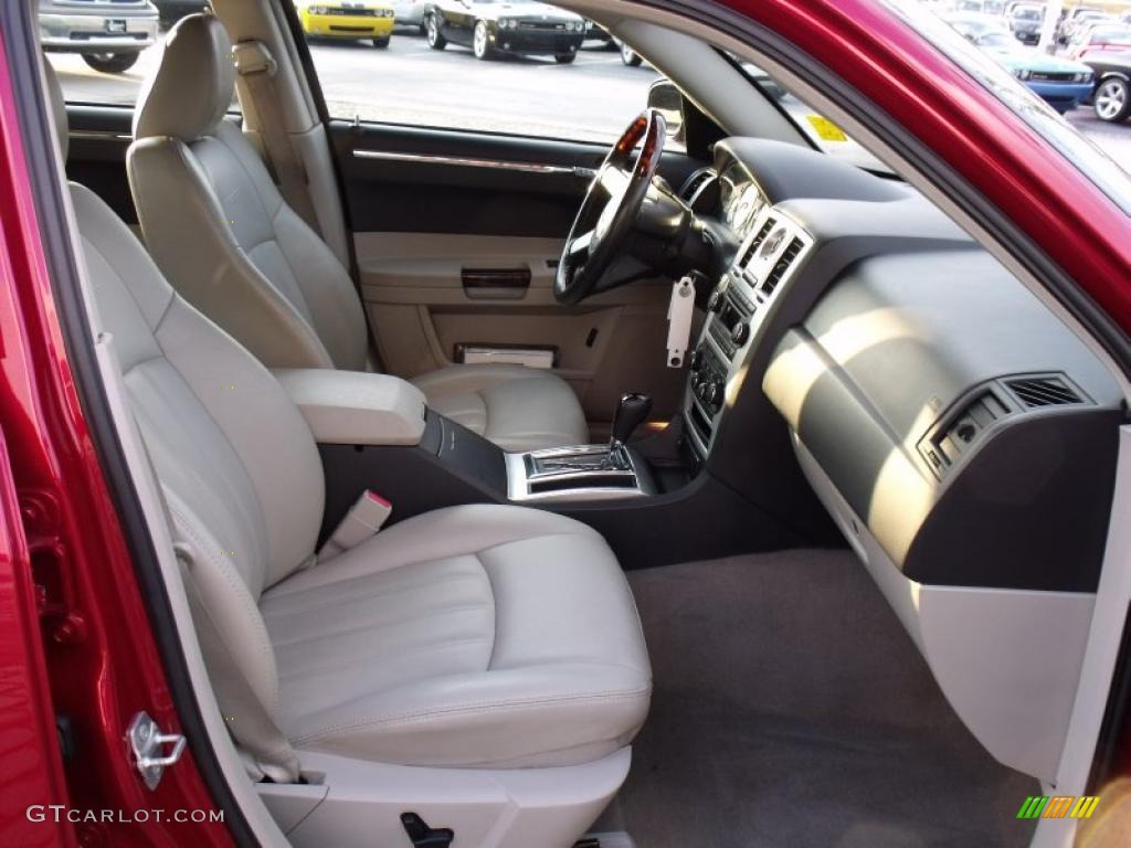 2007 300 C HEMI - Inferno Red Crystal Pearlcoat / Dark Slate Gray/Light Graystone photo #19