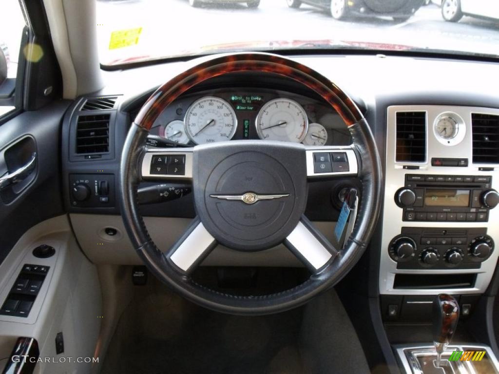 2007 300 C HEMI - Inferno Red Crystal Pearlcoat / Dark Slate Gray/Light Graystone photo #23