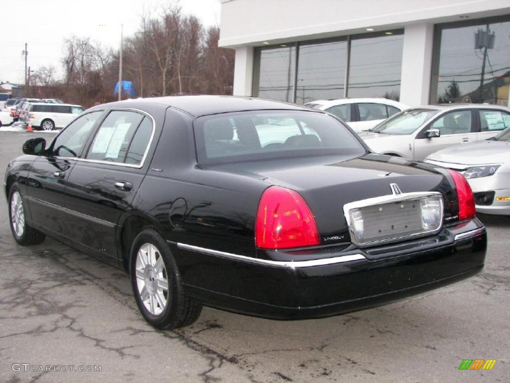 2008 Town Car Executive L - Black / Black photo #4