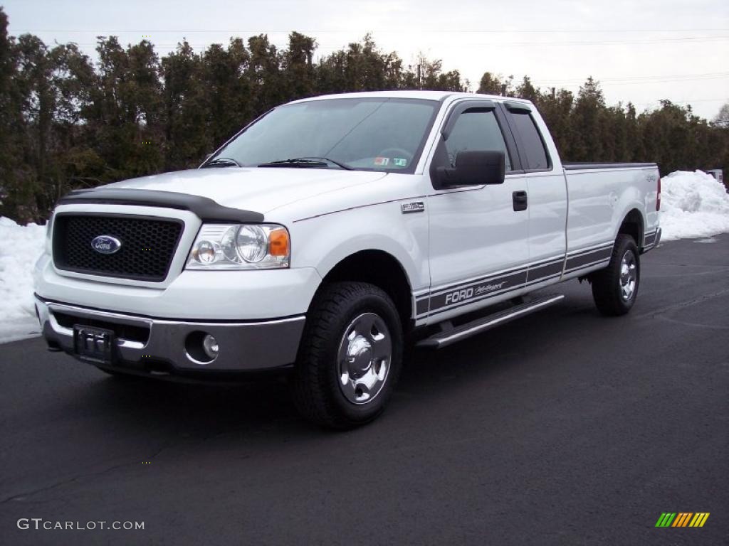 2006 F150 XLT SuperCab 4x4 - Oxford White / Medium/Dark Flint photo #2
