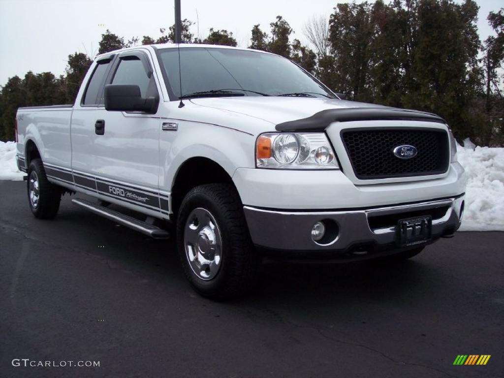 2006 F150 XLT SuperCab 4x4 - Oxford White / Medium/Dark Flint photo #16