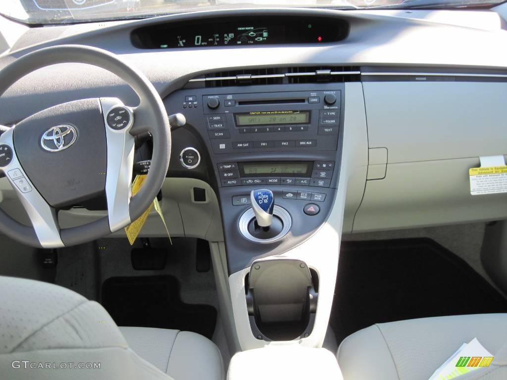 2010 Prius Hybrid III - Blizzard White Pearl / Misty Gray photo #5