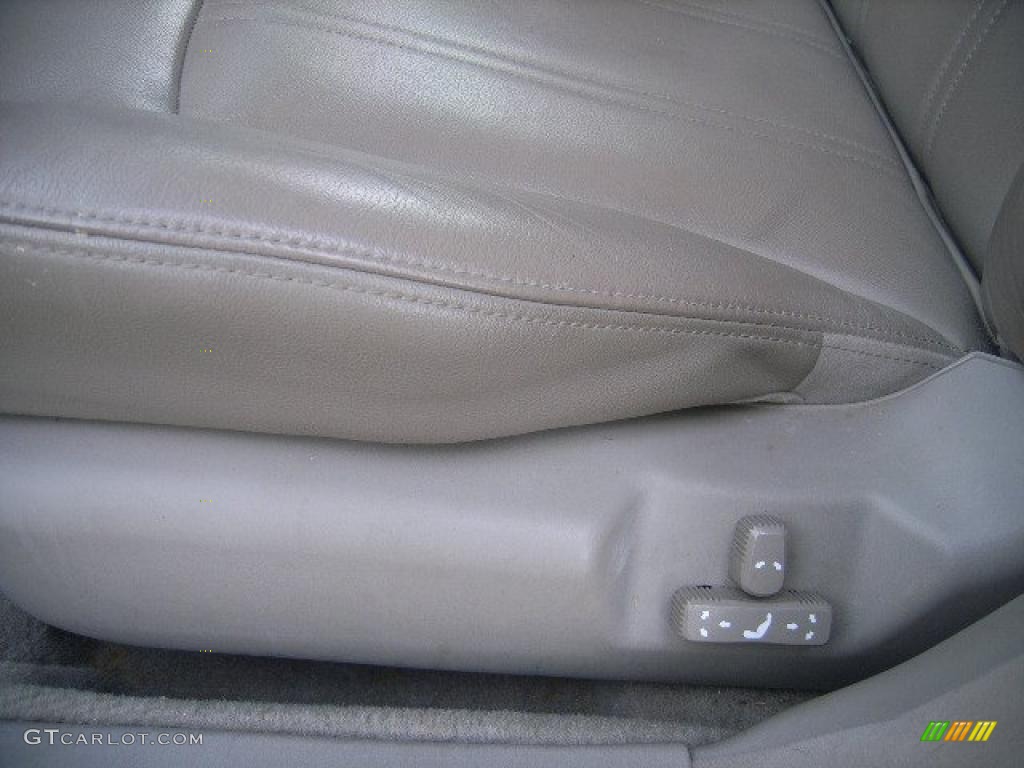 2004 XG350 L Sedan - Ivory Pearl / Beige photo #22