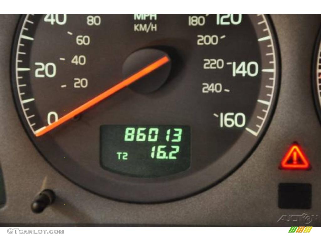 2002 V70 2.4T XC AWD Wagon - Polar Arctic Blue Metallic / Graphite photo #9