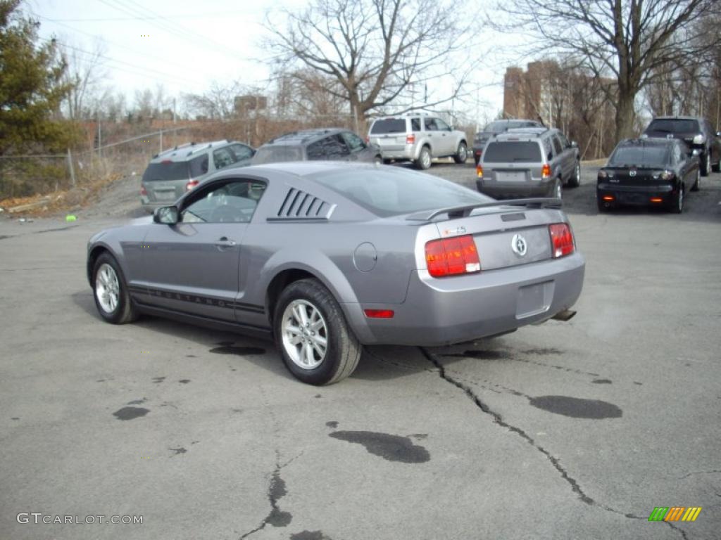 2006 Mustang V6 Deluxe Coupe - Tungsten Grey Metallic / Dark Charcoal photo #3