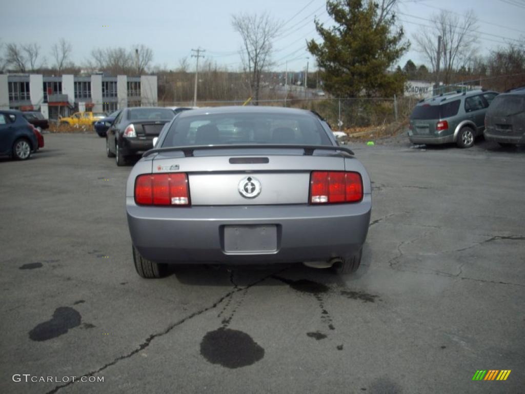 2006 Mustang V6 Deluxe Coupe - Tungsten Grey Metallic / Dark Charcoal photo #4