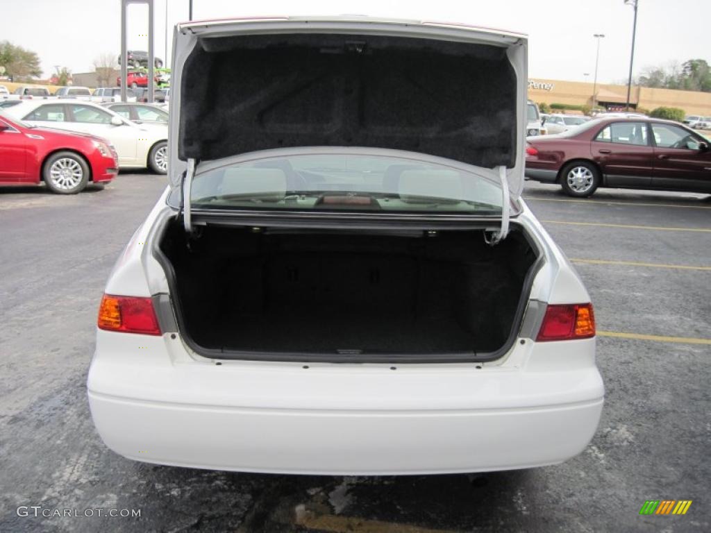 2001 Camry LE - Super White / Oak photo #6