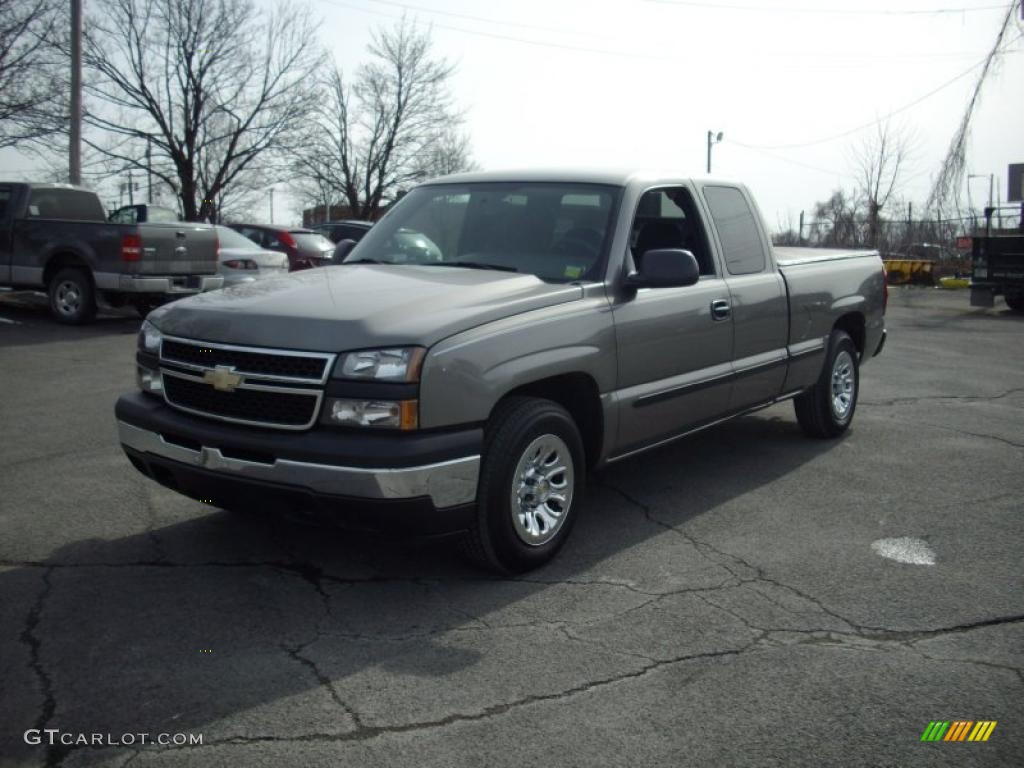 2007 Silverado 1500 Classic LS Extended Cab - Graystone Metallic / Dark Charcoal photo #2