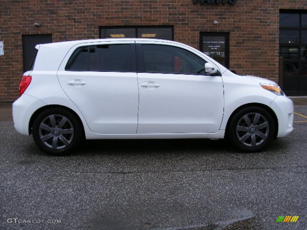 2008 xD  - Super White / Charcoal Gray photo #2