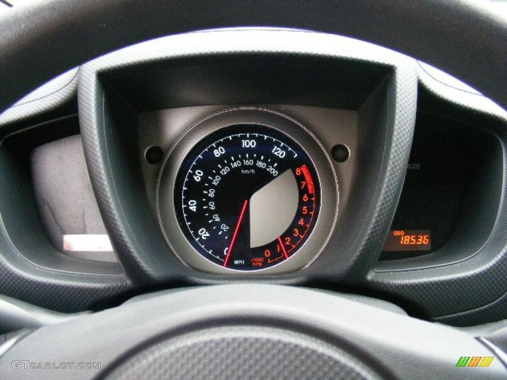 2008 xD  - Super White / Charcoal Gray photo #16