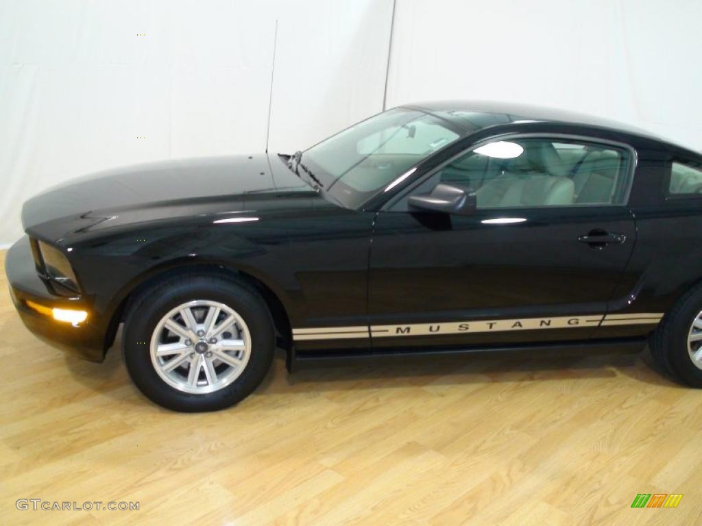 2006 Mustang V6 Premium Coupe - Black / Light Parchment photo #6