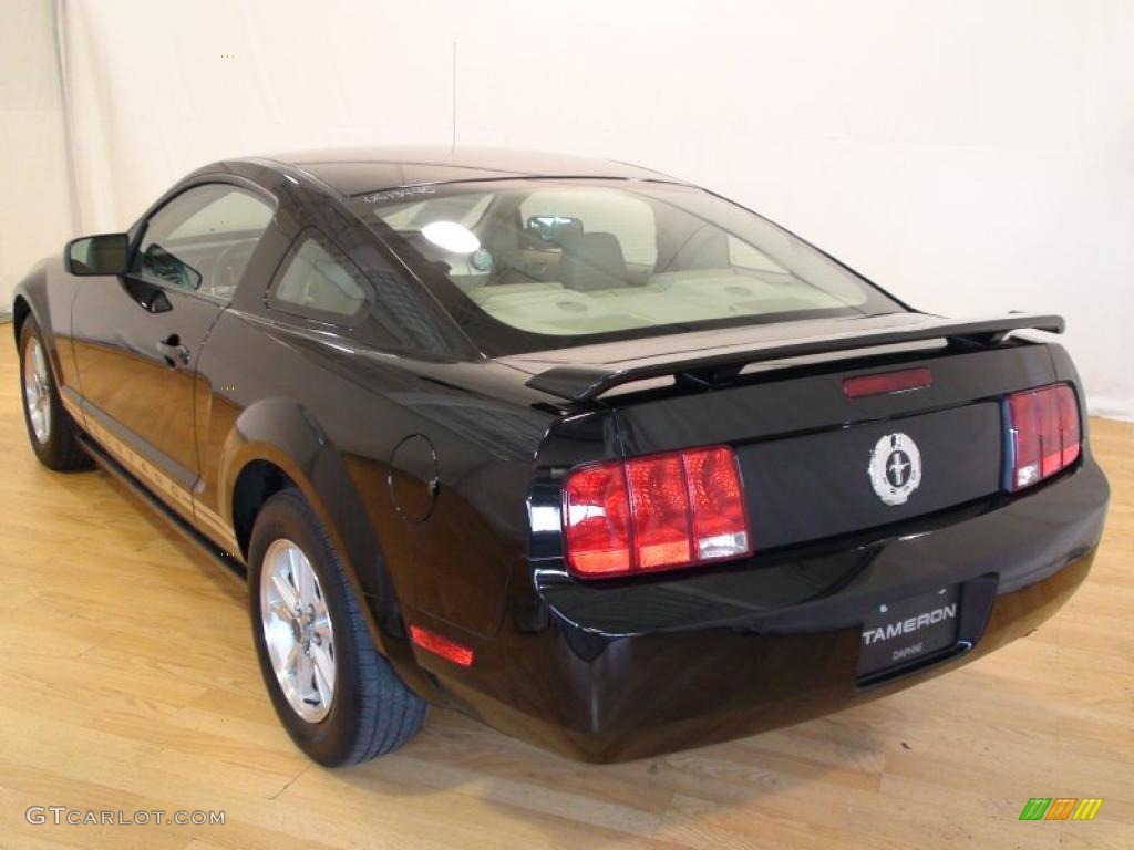 2006 Mustang V6 Premium Coupe - Black / Light Parchment photo #7