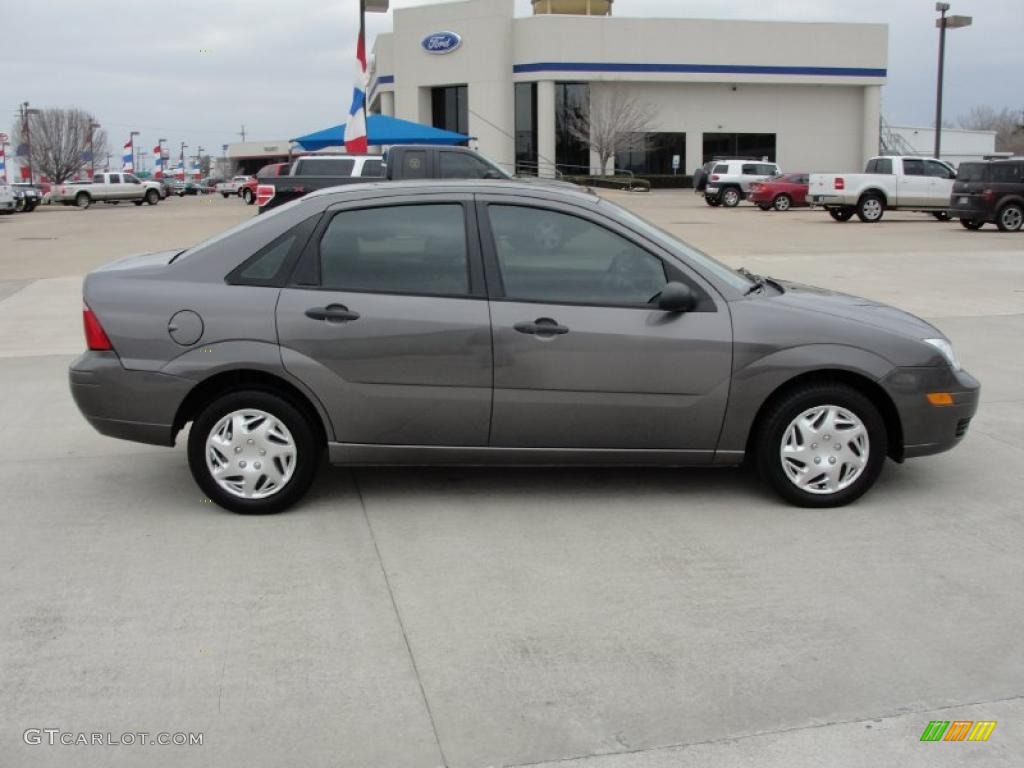 2007 Focus ZX4 SE Sedan - Liquid Grey Metallic / Charcoal/Light Flint photo #2