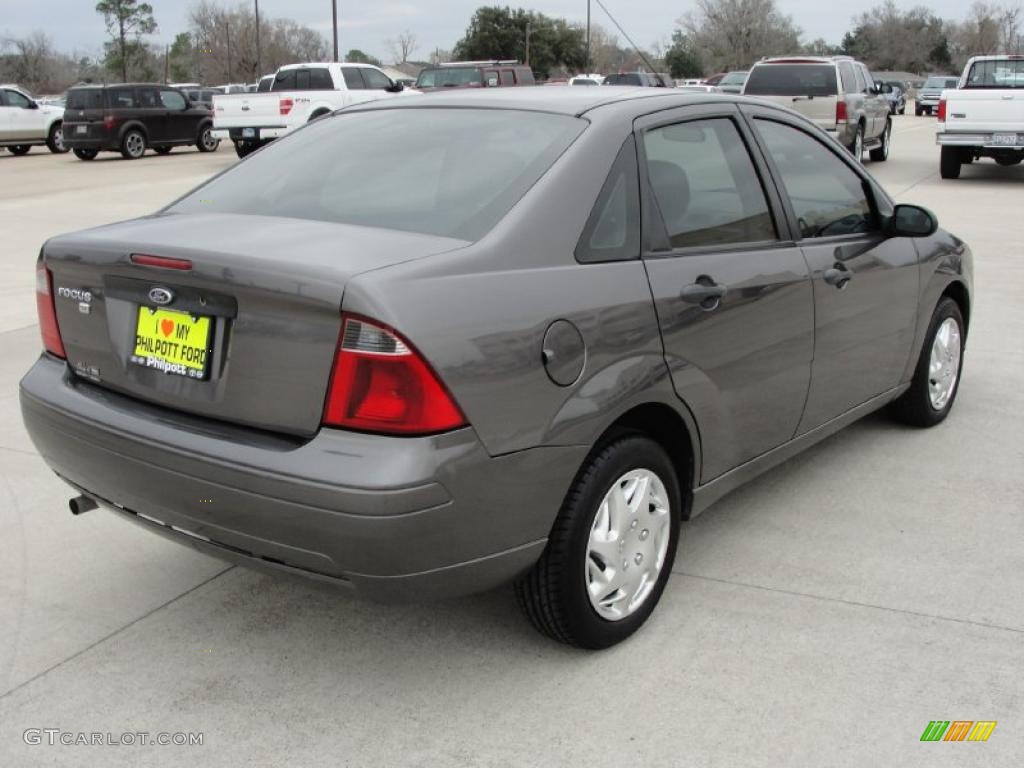 2007 Focus ZX4 SE Sedan - Liquid Grey Metallic / Charcoal/Light Flint photo #3