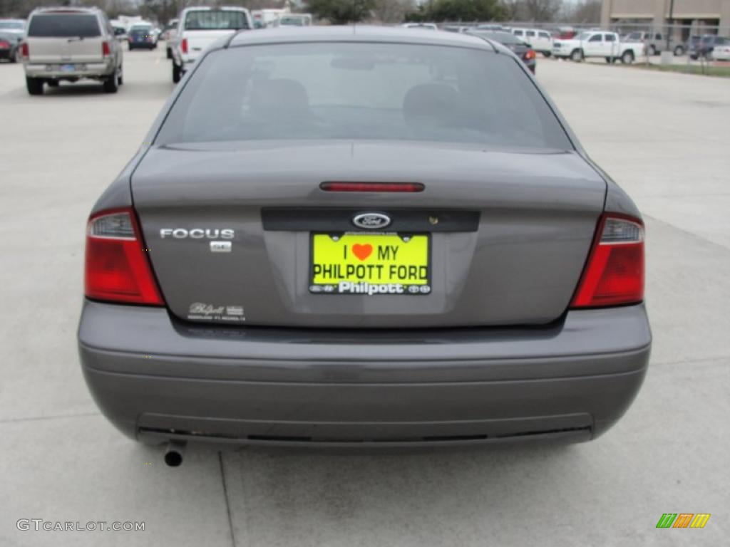 2007 Focus ZX4 SE Sedan - Liquid Grey Metallic / Charcoal/Light Flint photo #4