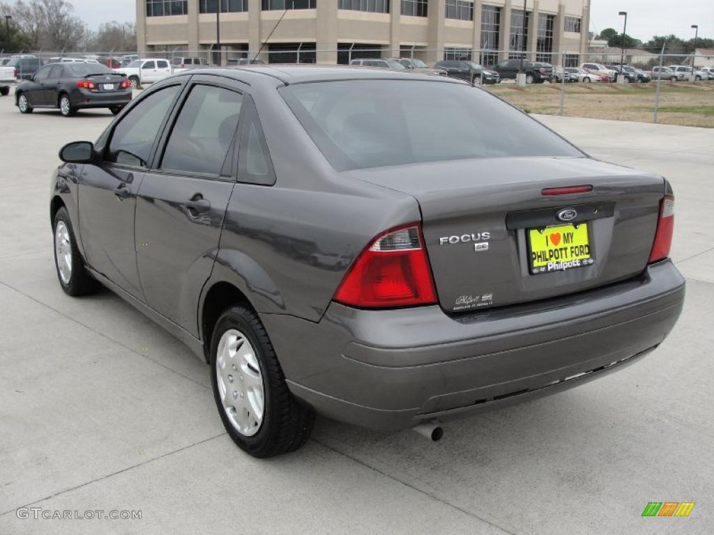 2007 Focus ZX4 SE Sedan - Liquid Grey Metallic / Charcoal/Light Flint photo #5