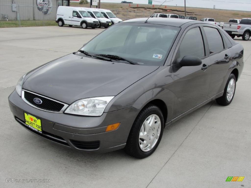 2007 Focus ZX4 SE Sedan - Liquid Grey Metallic / Charcoal/Light Flint photo #7