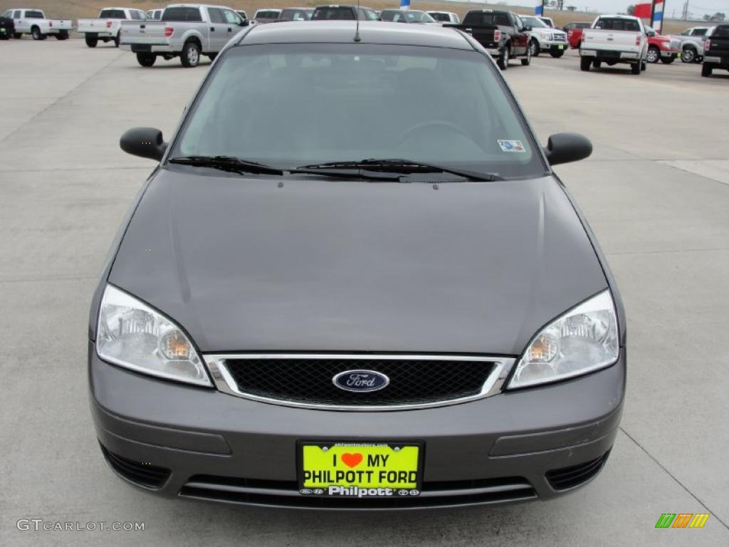 2007 Focus ZX4 SE Sedan - Liquid Grey Metallic / Charcoal/Light Flint photo #8