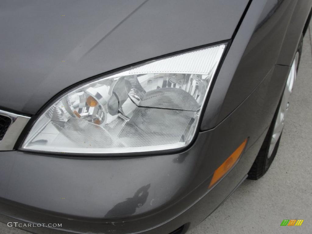 2007 Focus ZX4 SE Sedan - Liquid Grey Metallic / Charcoal/Light Flint photo #10