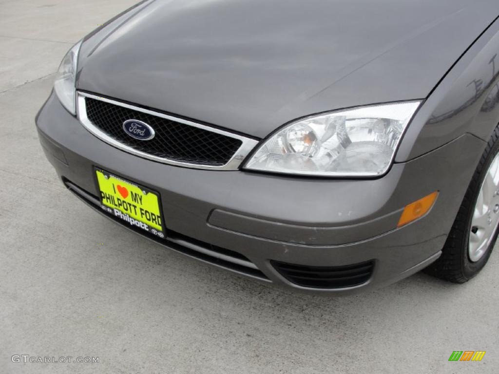 2007 Focus ZX4 SE Sedan - Liquid Grey Metallic / Charcoal/Light Flint photo #11