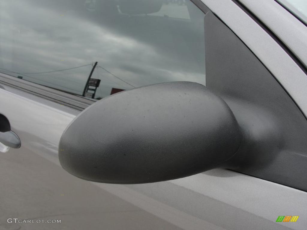 2007 Focus ZX4 SE Sedan - Liquid Grey Metallic / Charcoal/Light Flint photo #16