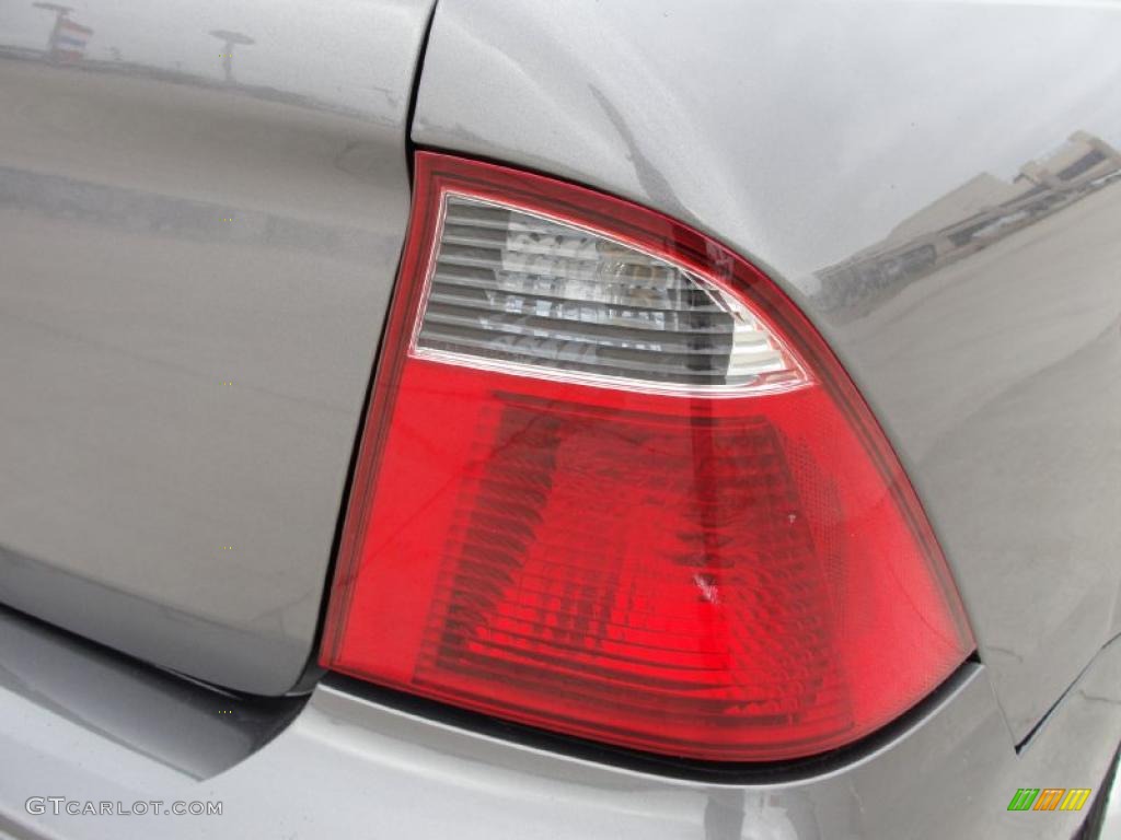 2007 Focus ZX4 SE Sedan - Liquid Grey Metallic / Charcoal/Light Flint photo #18