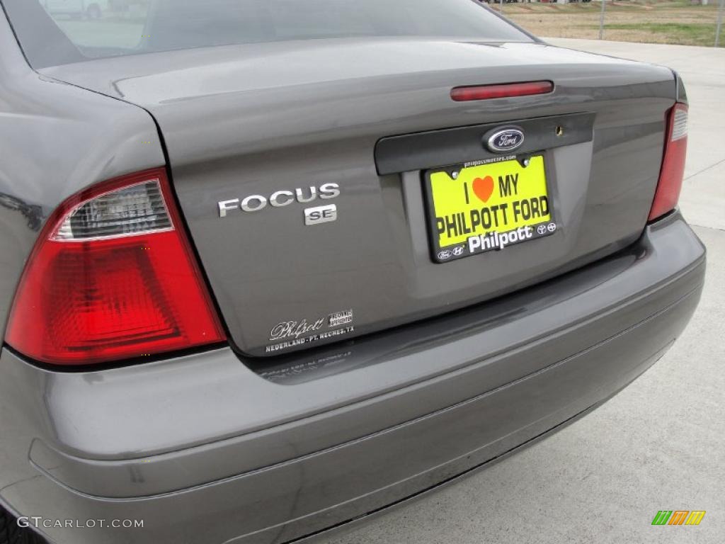 2007 Focus ZX4 SE Sedan - Liquid Grey Metallic / Charcoal/Light Flint photo #20