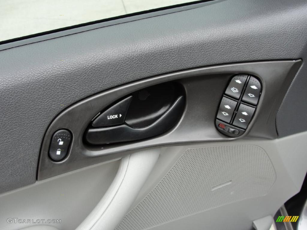 2007 Focus ZX4 SE Sedan - Liquid Grey Metallic / Charcoal/Light Flint photo #30