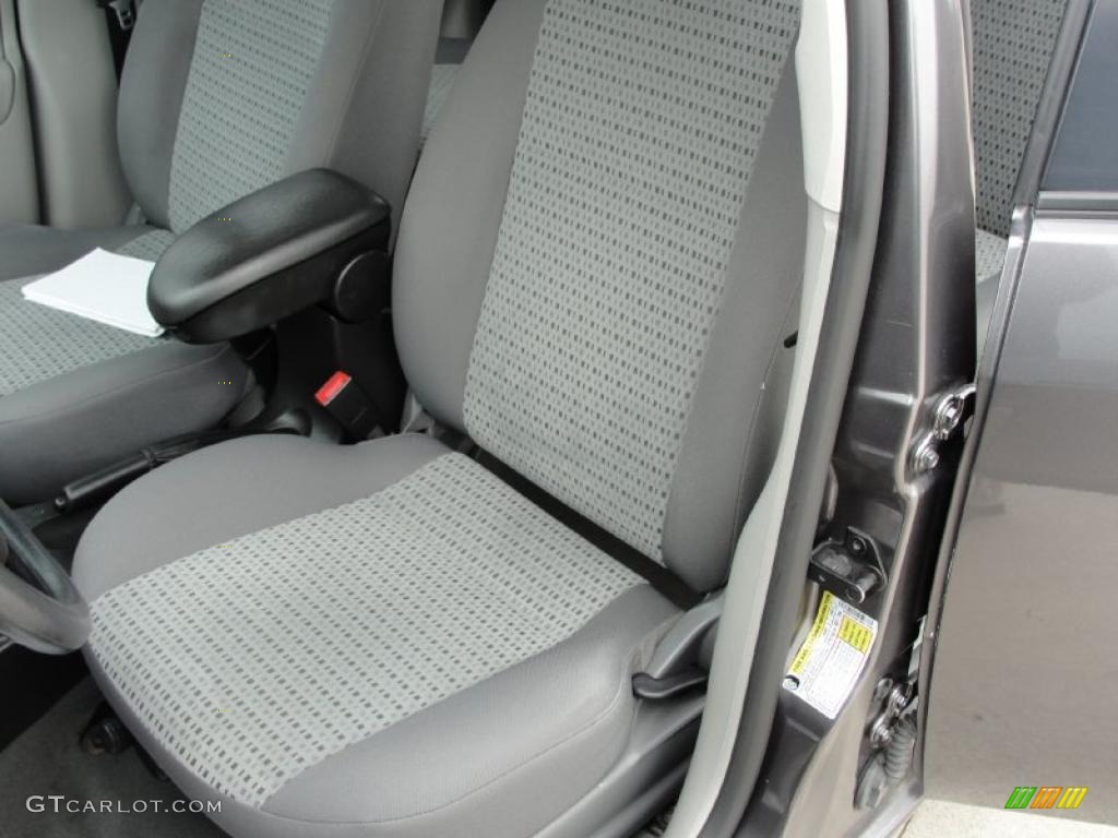 2007 Focus ZX4 SE Sedan - Liquid Grey Metallic / Charcoal/Light Flint photo #31