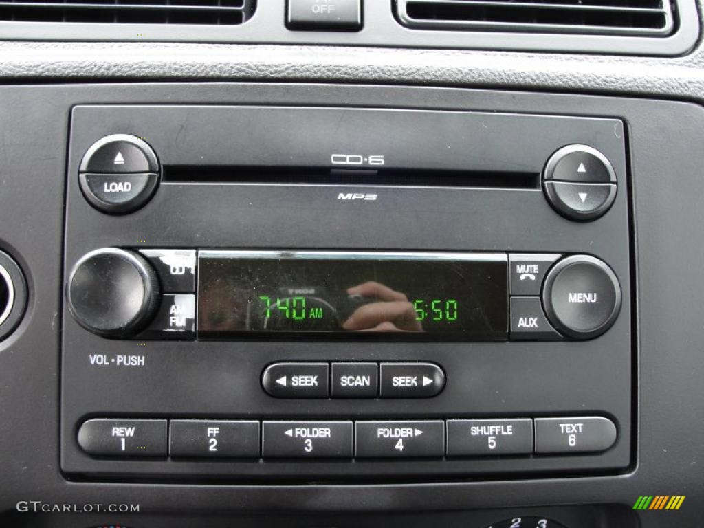 2007 Focus ZX4 SE Sedan - Liquid Grey Metallic / Charcoal/Light Flint photo #35