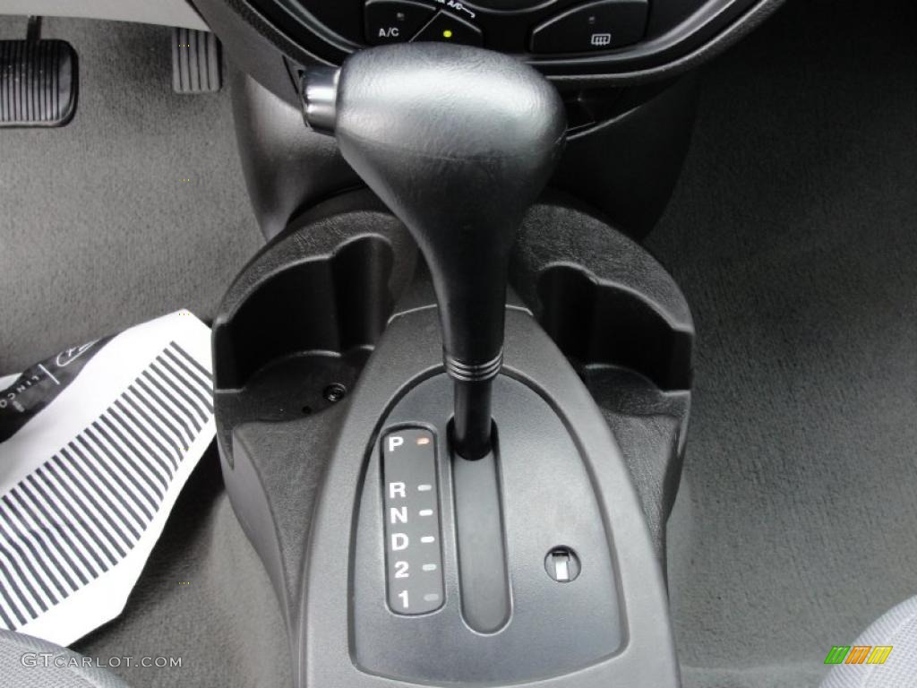 2007 Focus ZX4 SE Sedan - Liquid Grey Metallic / Charcoal/Light Flint photo #37