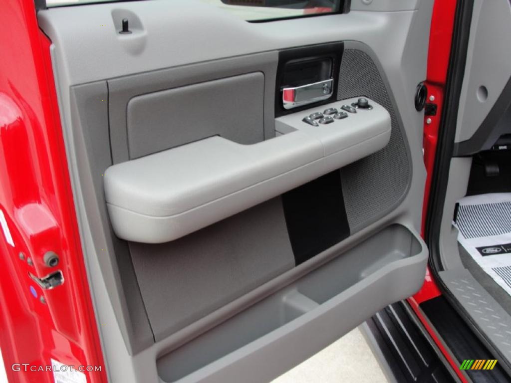 2006 F150 XLT SuperCrew 4x4 - Bright Red / Medium/Dark Flint photo #36