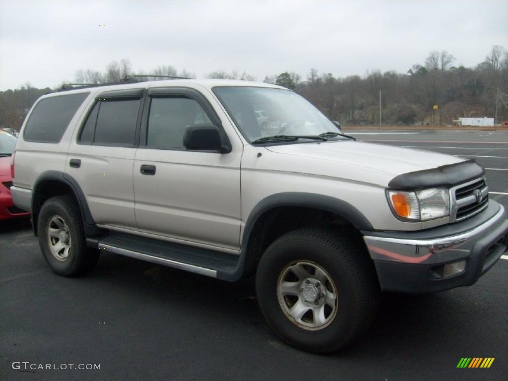 1999 4Runner SR5 4x4 - Desert Dune Metallic / Oak photo #2