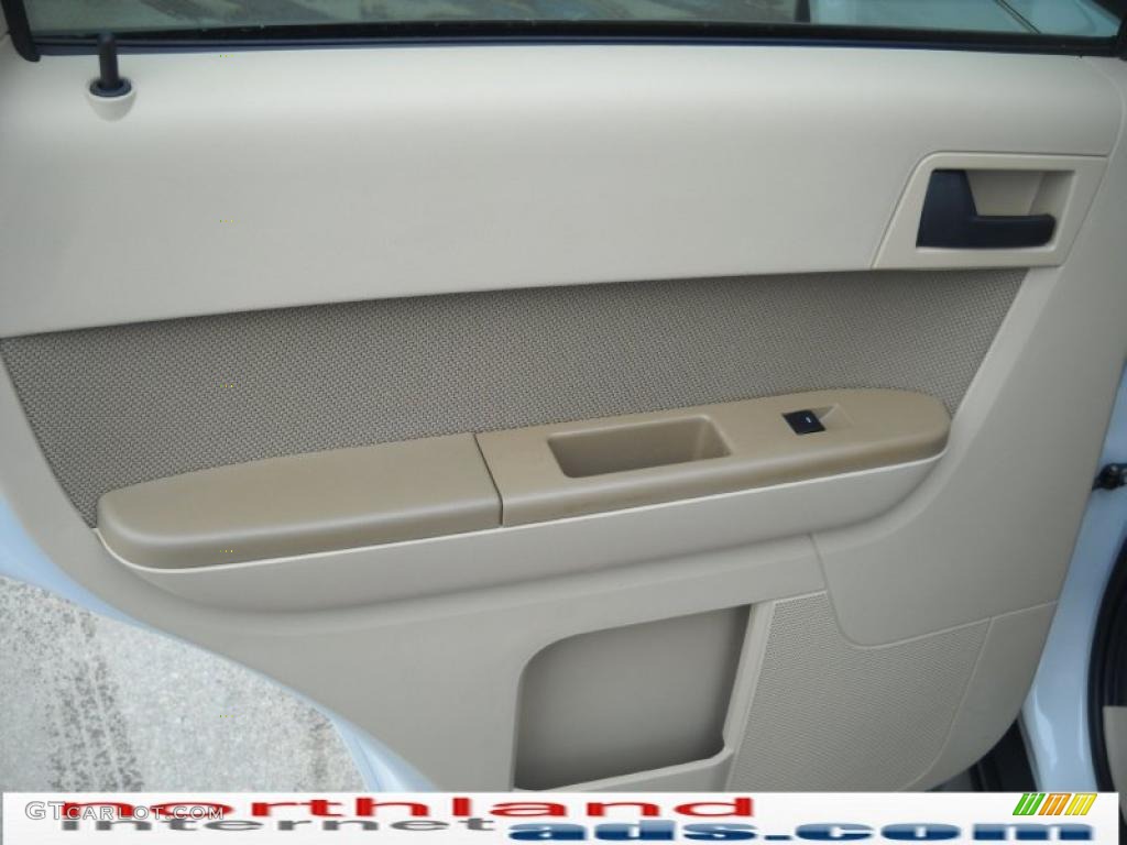 2009 Escape XLT V6 4WD - White Suede / Camel photo #13