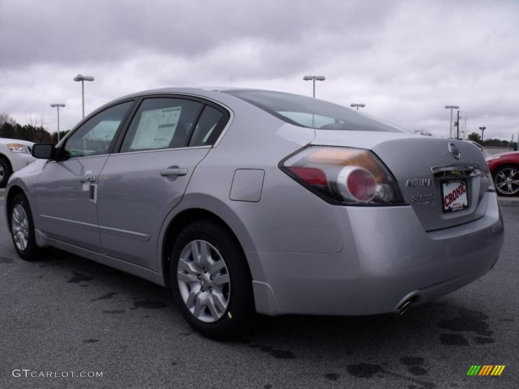 2010 Altima 2.5 S - Radiant Silver / Charcoal photo #3