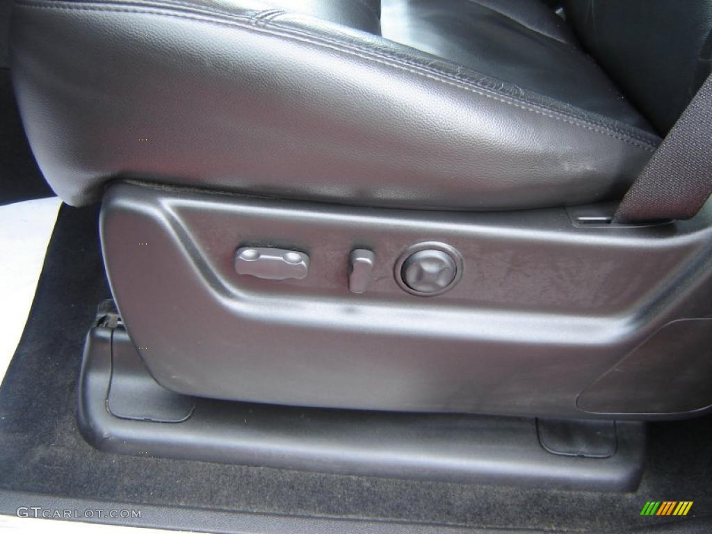 2008 Avalanche LTZ 4x4 - Black / Ebony photo #10