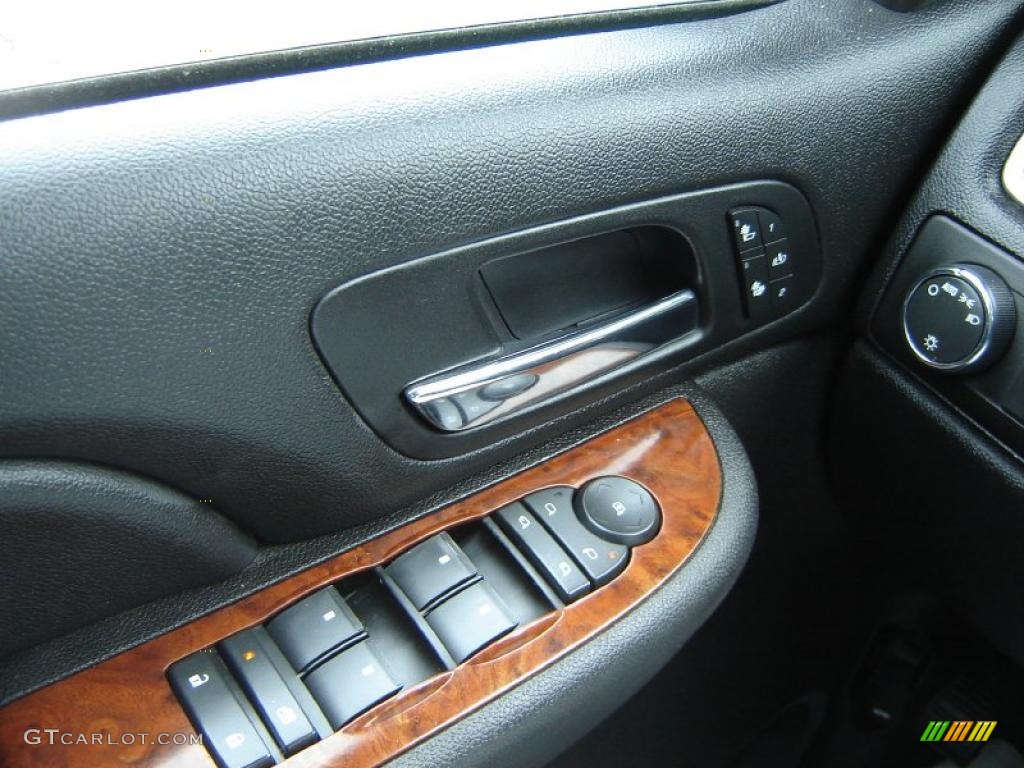2008 Avalanche LTZ 4x4 - Black / Ebony photo #22